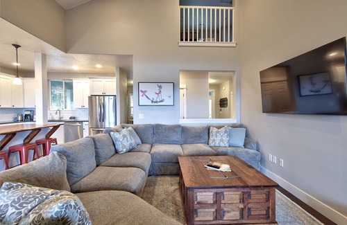 Amity House | Sweeping Views | Close to Vineyards