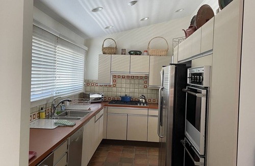 Narragansett House | Sweeping Views of Narragansett Bay, Sleeps 12