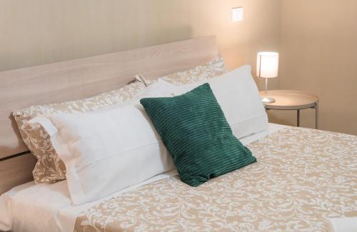 Torrino Apartment | Sweet 3 bedr apt - 3 stops from Piramide