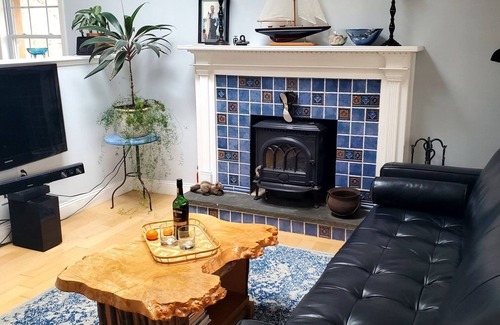 Niantic Cottage | Sweet Cottage in Beach Community