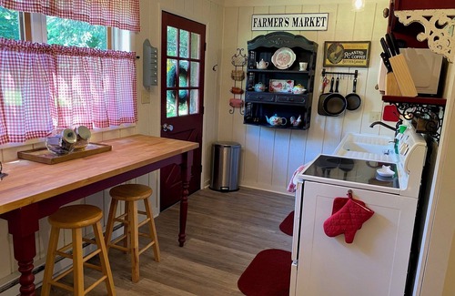 Beavercreek House | Sweet cottage with lots of privacy that's perfect for a romantic getaway.