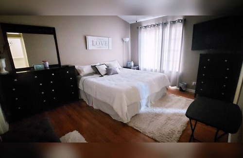 Gilberts House | Sweet Family Getaway NW Suburb 35 min to OHare