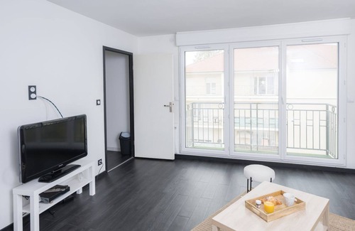 Bussy-Saint-Georges Apartment | Sweet Home 10 min From Disneyland Paris, 2 min From the Station