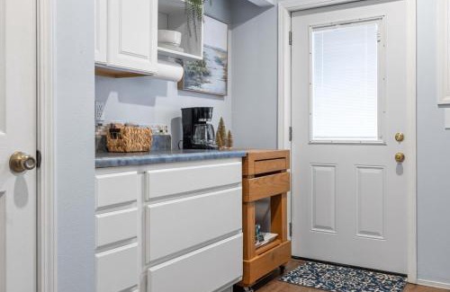 Jasper House | Sweet Jasper Suite-Summer Getaway in Jasper with Hot Tub