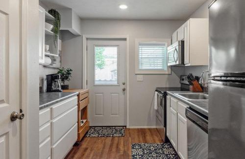 Jasper House | Sweet Jasper Suite-Summer Getaway in Jasper with Hot Tub