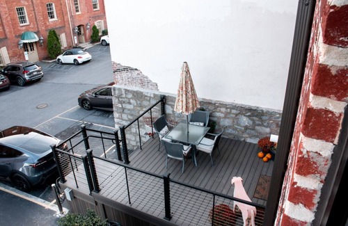 Lancaster Apartment | Sweet Lancaster Suite