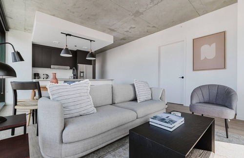 West Loop Apartment | Sweet West Loop 2BR w/Rooftop, Spa, Pool & Gym, by Blueground