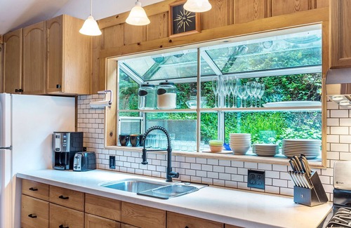 Cazadero House | Sweetest Cabin under the Redwoods! Hot Tub, Fire Pit, Austin Creek!