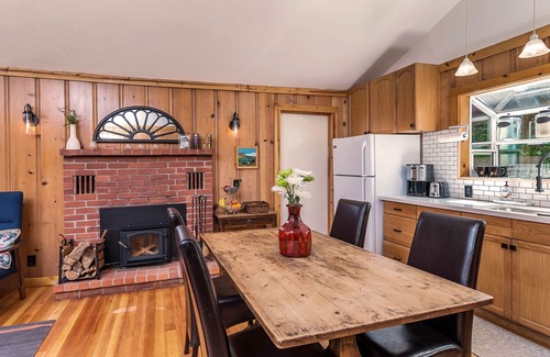 Cazadero House | Sweetest Cabin under the Redwoods! Hot Tub, Fire Pit, Austin Creek!