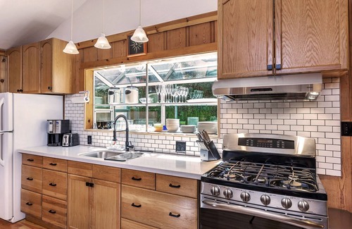 Cazadero House | Sweetest Cabin under the Redwoods! Hot Tub, Fire Pit, Austin Creek!
