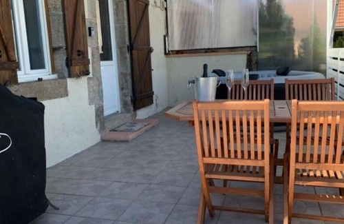 Trois-Fonds House | Swift Gites Creuse Two-bedroom house sleeps 5