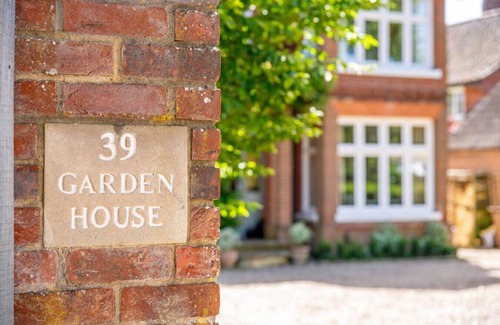 Norwich House | Swift Host | 1 bed House | Parking | Lots of space