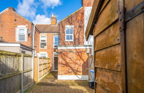 Norwich House | Swift Host |Off Unthank Road | 2 bed + Parking + Garden