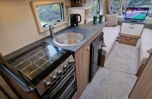 Cylch-Y-Garn Apartment | Swift Vogue Edition Caravan