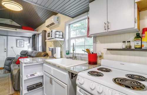 Mountain View Apartment | Swim On-Site: Riverfront Studio in Mountain View!