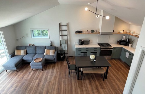 Dundee House | Swim, Sip, and Stay Awhile at this Beautiful Keuka Lake Retreat!