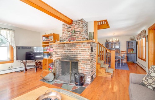 Ludlow House | Swim, Ski and Sip Lakefront Retreat in Plymouth