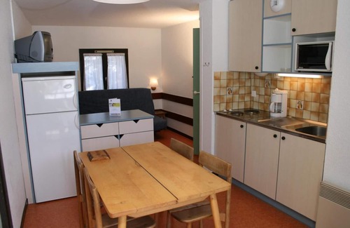 Saint-Leger-les-Melezes Apartment | Swimming pool, sauna, hammam, parking, tv, ski locker, 28m², Saint-Léger-les-Mélèzes