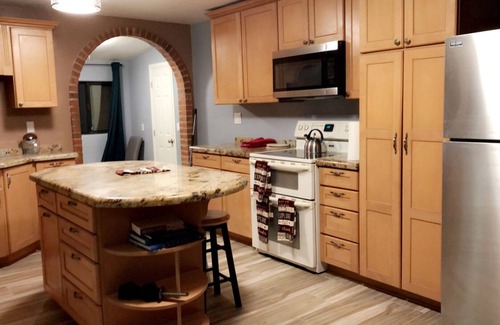 West Sedona Cottage | Swimming holes and trails walking distance!