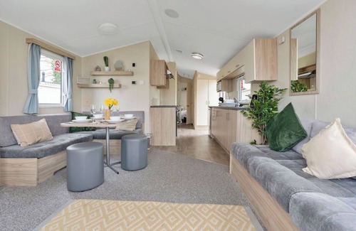 Prestonpans Apartment | swimming pool, entertainment complex, and children's play areas.