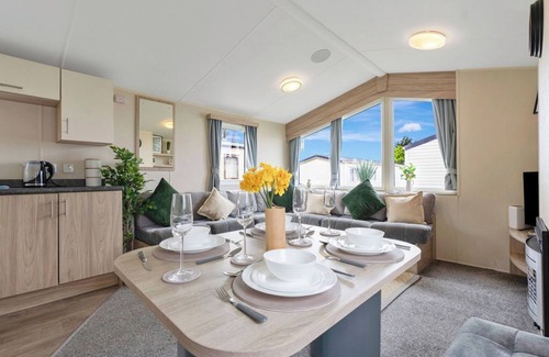 Prestonpans Apartment | swimming pool, entertainment complex, and children's play areas.