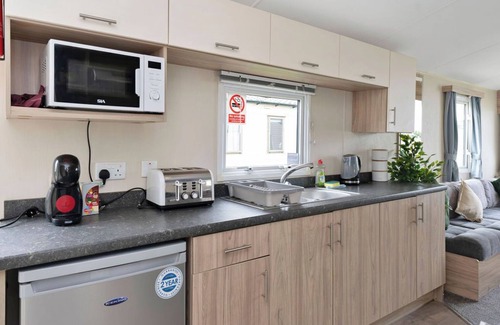 Prestonpans Apartment | swimming pool, entertainment complex, and children's play areas.