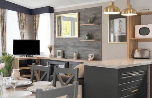 Prestonpans Apartment | swimming pool, entertainment complex, and children's play areas.