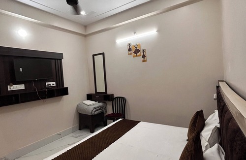 Puri Hotel | Swimming Pool Hotel G resort Near temple