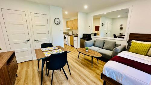 Mont-Tremblant Village Apartment | Swimming Pool Spa - Condo Mont Tremblant 2