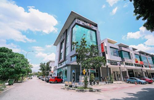 Taman Sri Muda Hotel | Swing & Pillows - Kota Kemuning Selangor