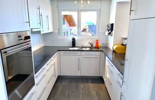 Merligen Apartment | SwissHut Stunning Views Alps & Lake - Apart. Innerdorf