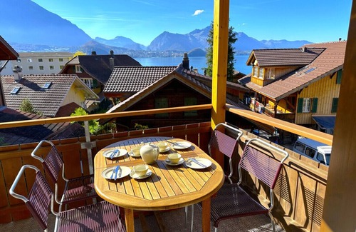 Merligen Apartment | SwissHut Stunning Views Alps & Lake - Apart. Innerdorf