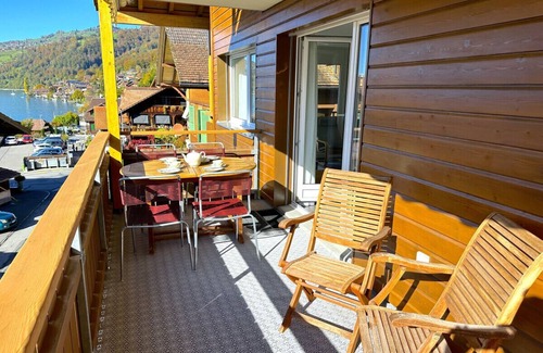 Merligen Apartment | SwissHut Stunning Views Alps & Lake - Apart. Innerdorf