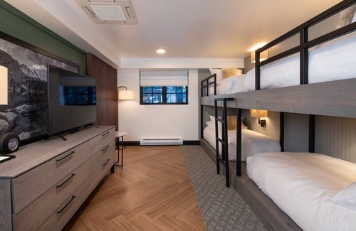 Vail Hotel | Switchback Family Suite | King + Double Twin Bunks at Gravity Haus Vail