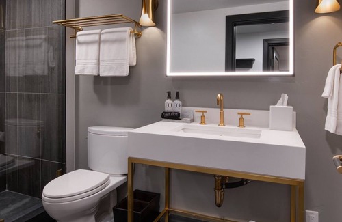 Vail Hotel | Switchback Family Suite | King + Double Twin Bunks at Gravity Haus Vail