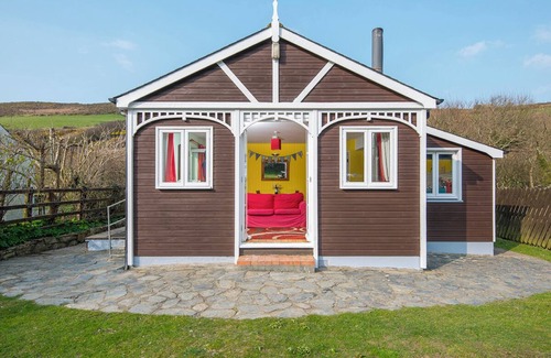 Dinas Cross Apartment | Swn y Mor, Holiday Apartment Pwllgwaelod, Sleeps 4, 2 bedrooms, bathrooms