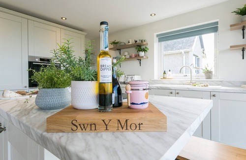 Harlech Cottage | Swn y Mor - sleeps 8 guests in 4 bedrooms
