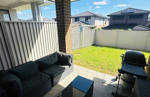 Austral House | Sydney's Leading 5 Bedroom home with AC, TVs and Study - Home away from home