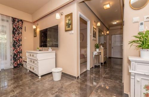 Krisztinavaros Apartment | Szabi Buda New Terrace