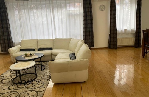 Sukhbaatar House | T house