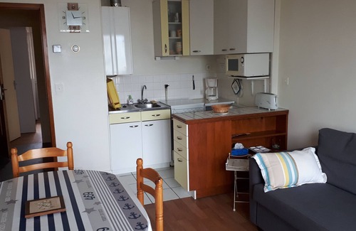 Ouistreham Apartment | T1 apartment facing the sea, nearby beach (50m)