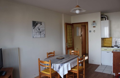 Ouistreham Apartment | T1 apartment facing the sea, nearby beach (50m)