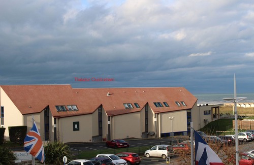 Ouistreham Apartment | T1 apartment facing the sea, nearby beach (50m)