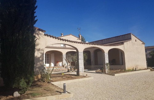 Greoux-les-Bains House | T2 apartment in lovely private estate with swimming pool - sleeps 2 to 4