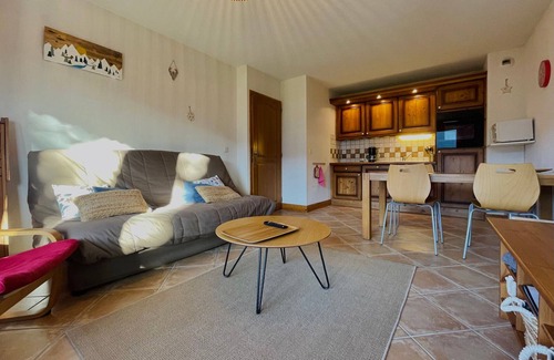 Samoens Apartment | T2 Apartment with Terrace and Parking, Family-Friendly
