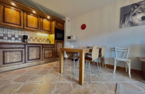 Samoens Apartment | T2 Apartment with Terrace and Parking, Family-Friendly