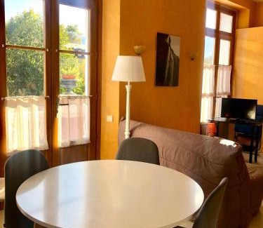 Argeles Gazost Apartment | T2 avec terrasse vue Hautacam dans villa historique "Victoria"