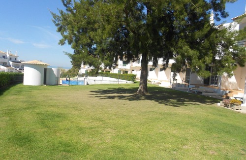 Sesmarias House | T2 Galé house in a gated community with pool and green area, close to the beach