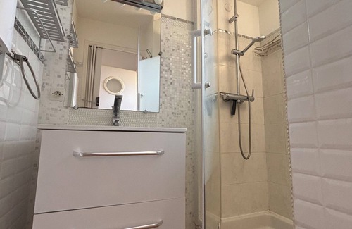 Frontignan Apartment | T2, loggia, private parking 20m from beach