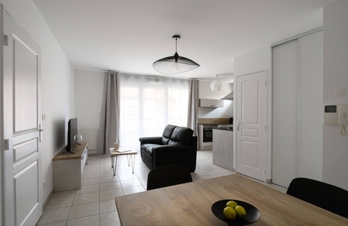 La Demi - Lune Apartment | T2 Meublé Avec Parking Tout Compris Coeur Tassin